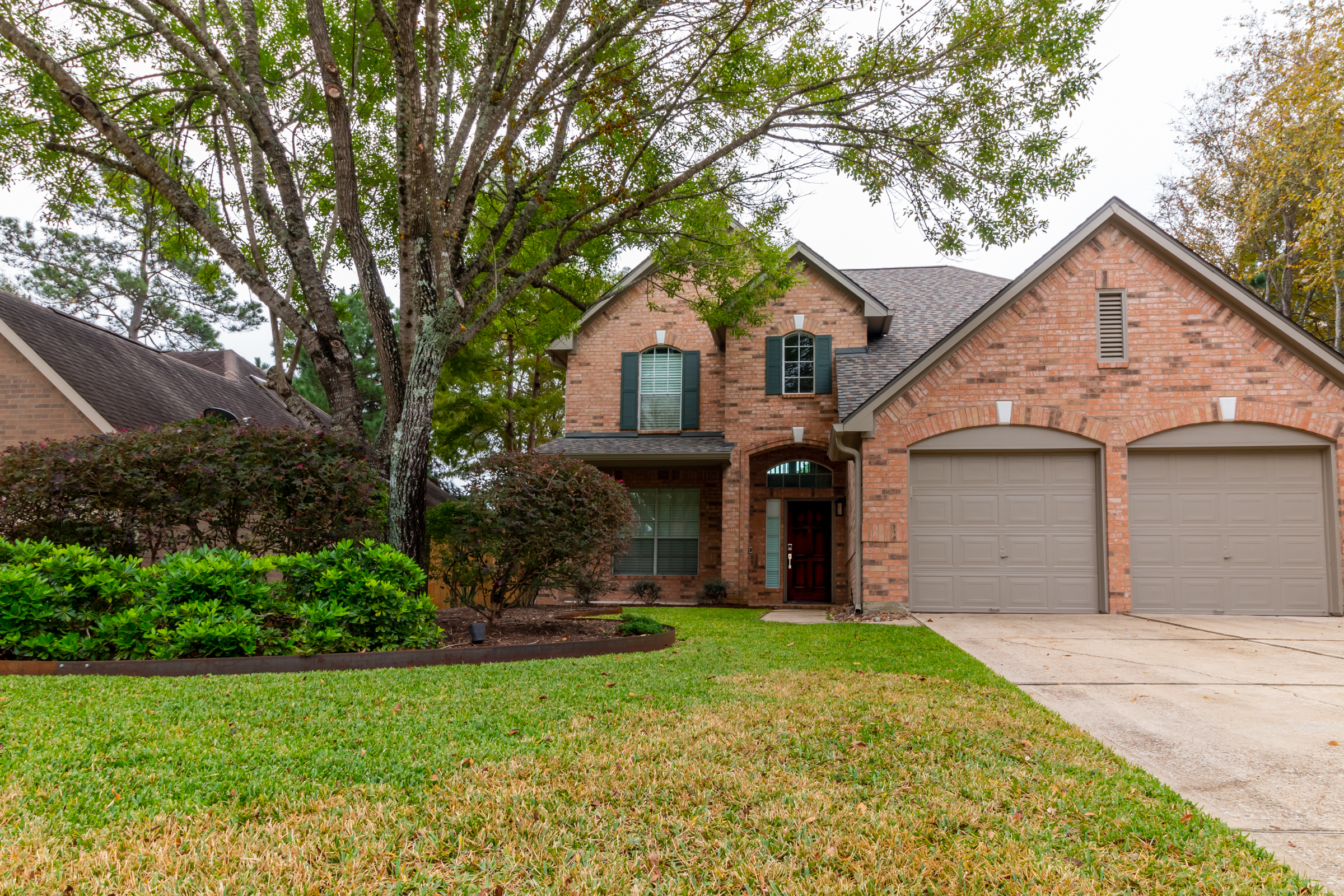 46 Wimberly Way Conroe, TX 77385 - Photo 1 of 16 a front view of house with a garden