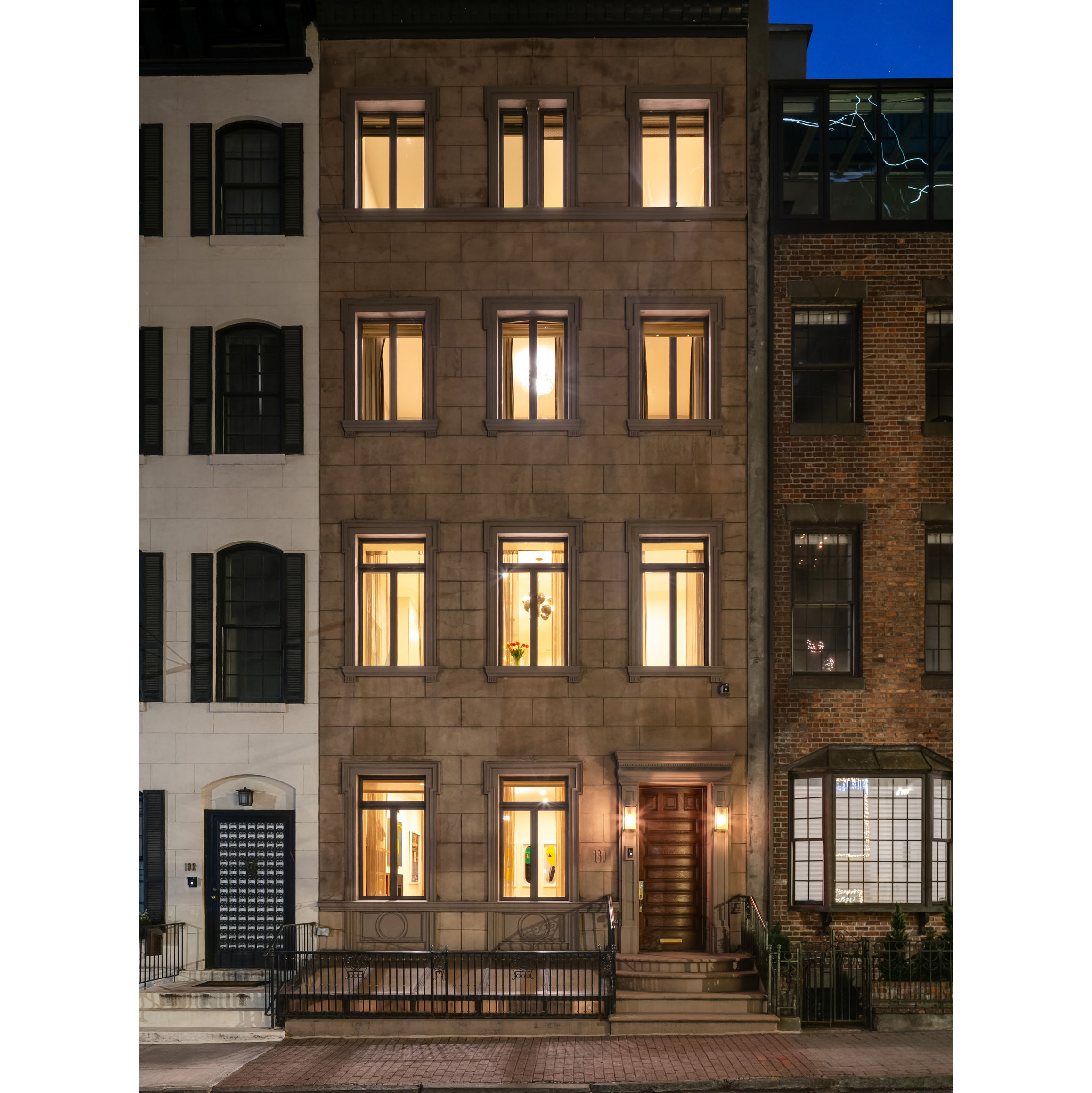 130 East 38th Street Manhattan, NY 10016 - Photo 1 of 16 a large building with a lot of windows