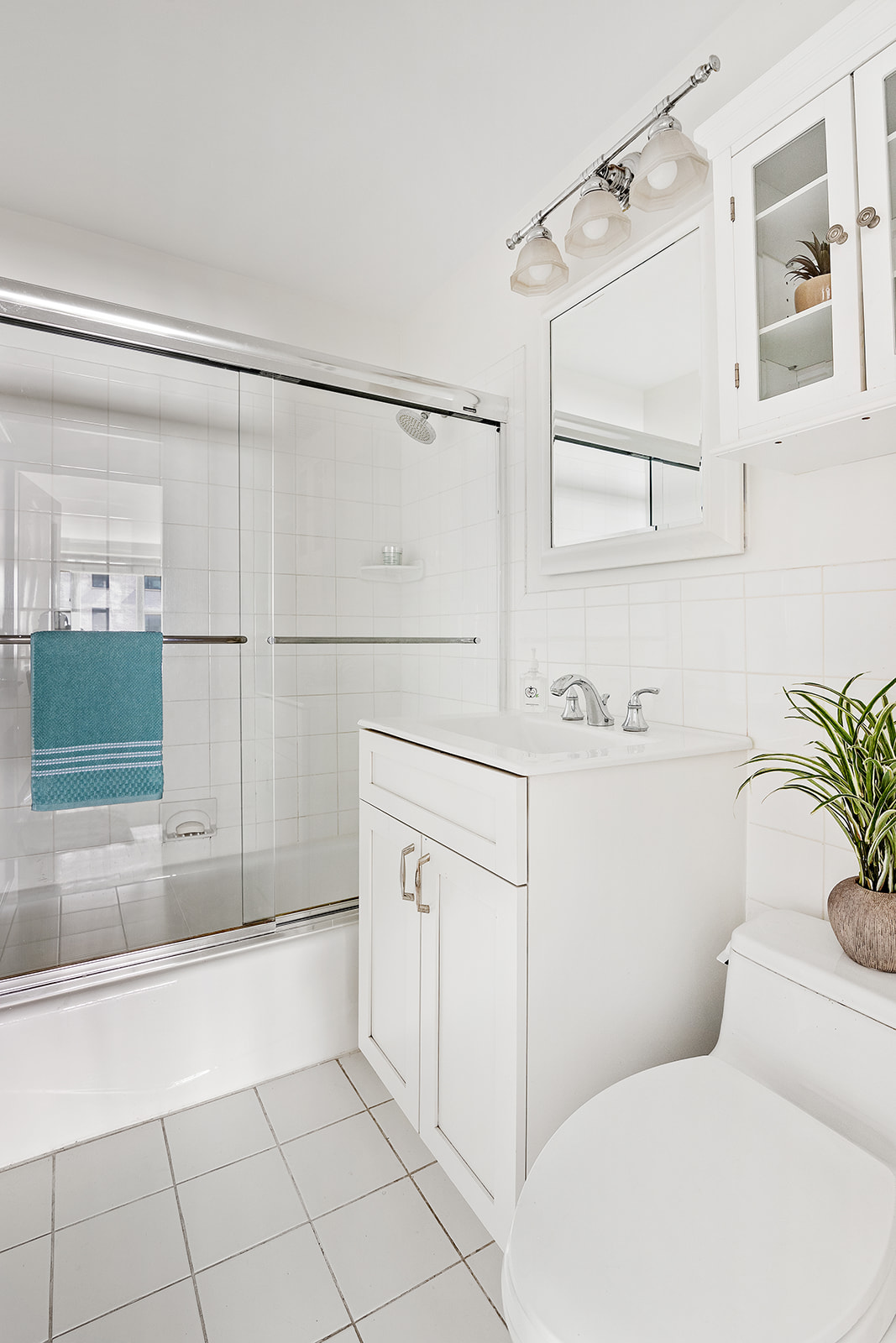 201 East 66th Street, Unit 8N Manhattan, NY 10065 - Photo 5 of 9