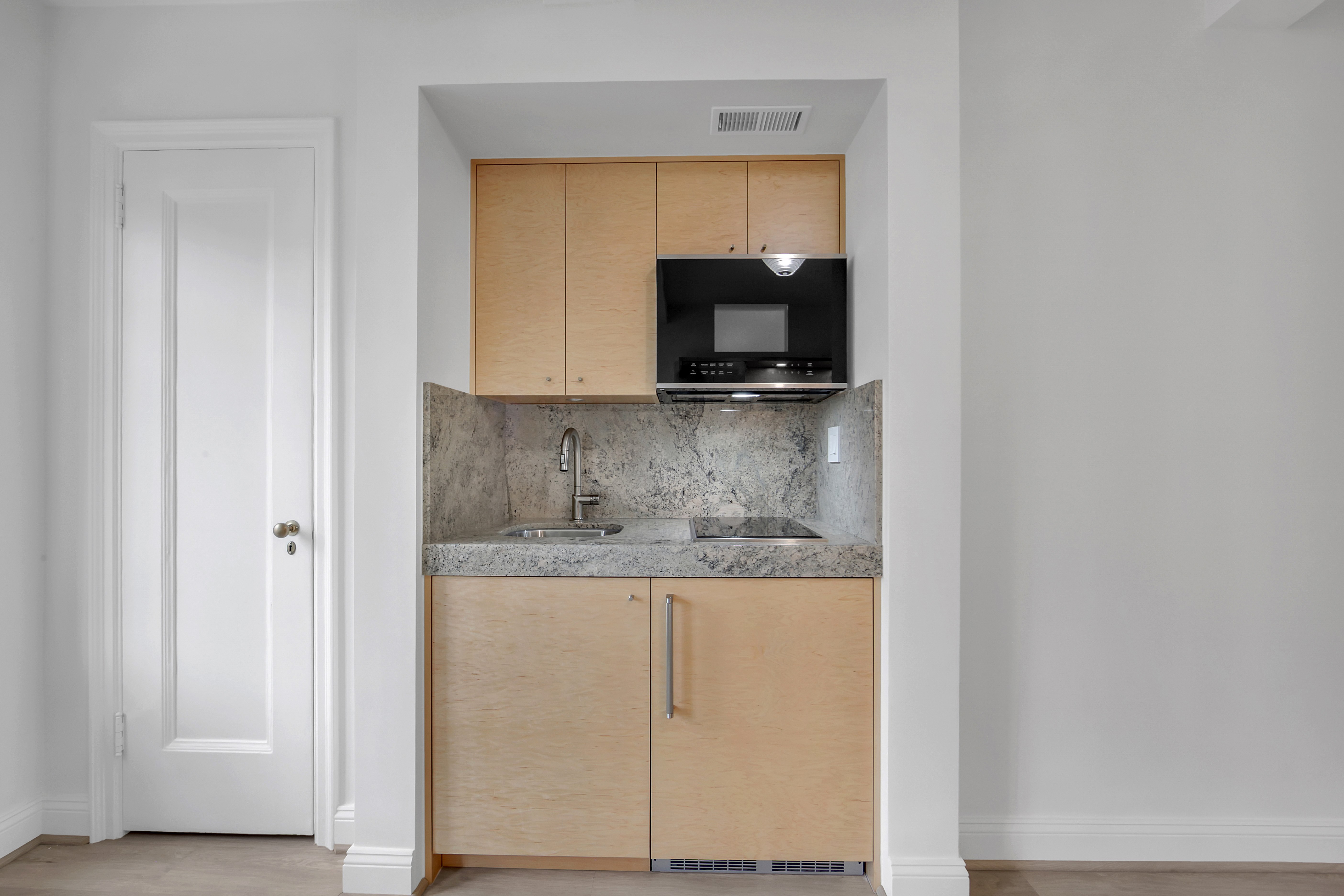 25 Tudor City Place, Unit 1103 Manhattan, NY 10017 - Photo 6 of 24