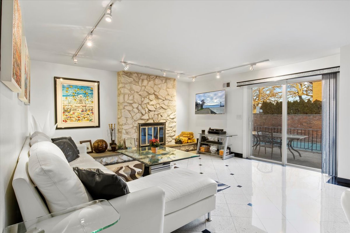 36 Shore Rd Lane Brooklyn, NY 11209 - Photo 16 of 34