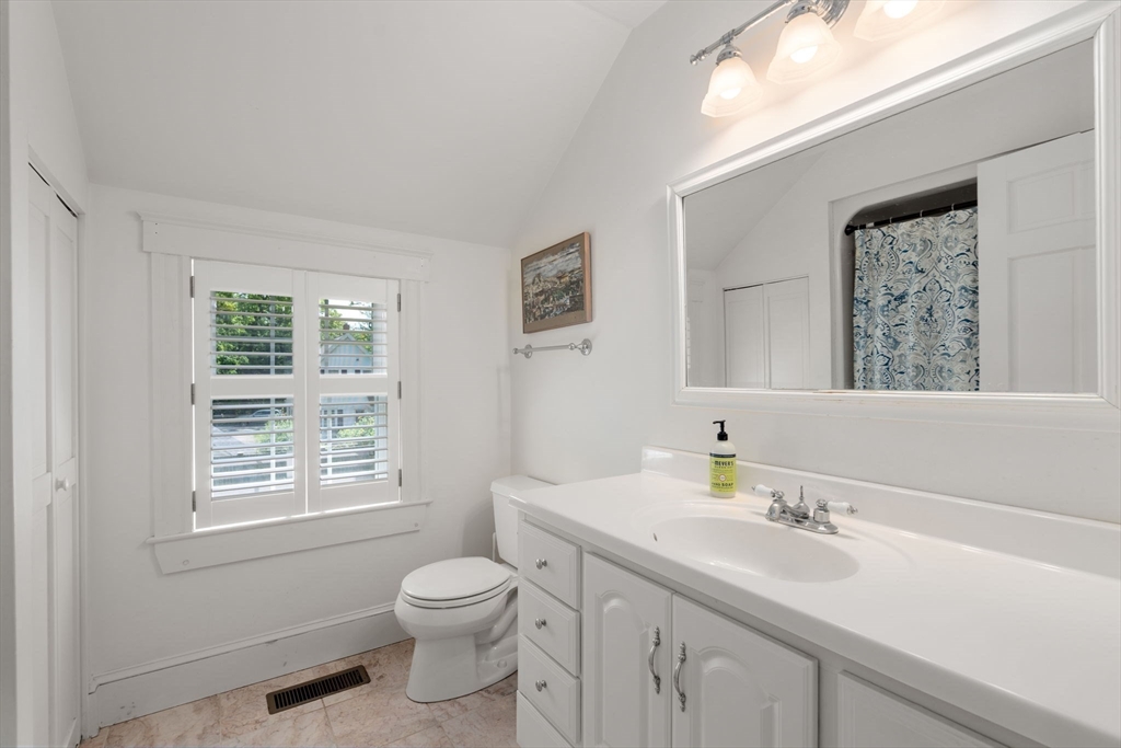 8 Avon Road Wellesley, MA 02482 - Photo 15 of 28
