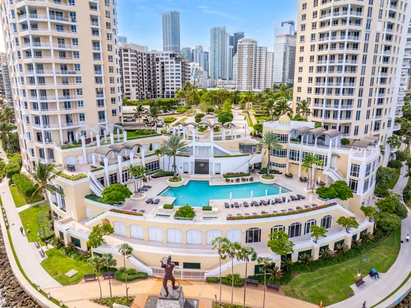 $2,100,000 | 808 Brickell Key Drive, Unit 408, Miami, FL 33131