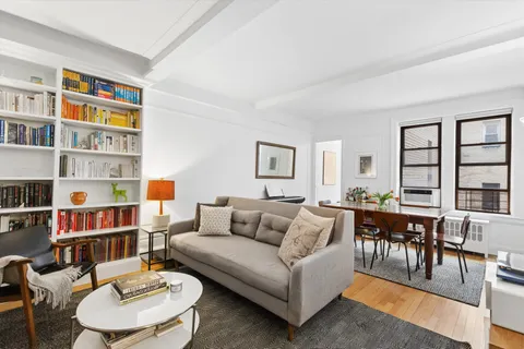 $899,000 | 41 West 72nd Street, Unit 15E | Upper West Side