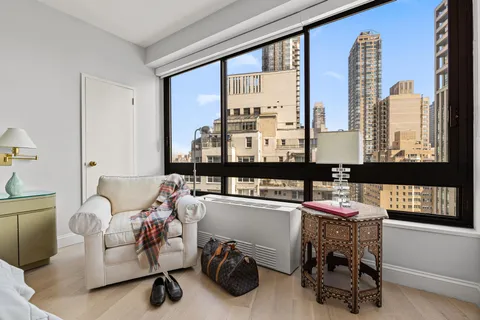 $1,695,000 | 167 East 61st Street, Unit 20E | Lenox Hill