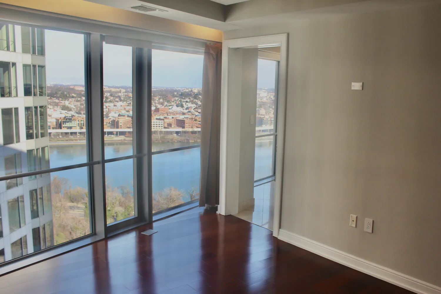 $975,000 | 1111 19th Street North, Unit 2705, Arlington, VA 22209