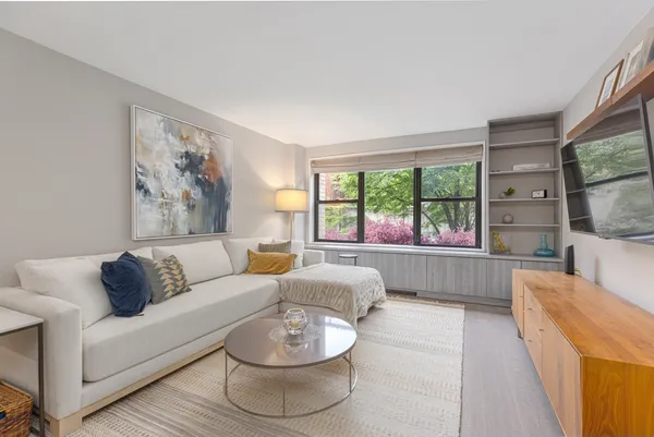 $885,000 | 201 West 70th Street, Unit 2B | Upper West Side