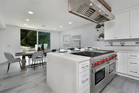 $2,599,000 | 4053 Harclare Lane, Encino, CA 91436