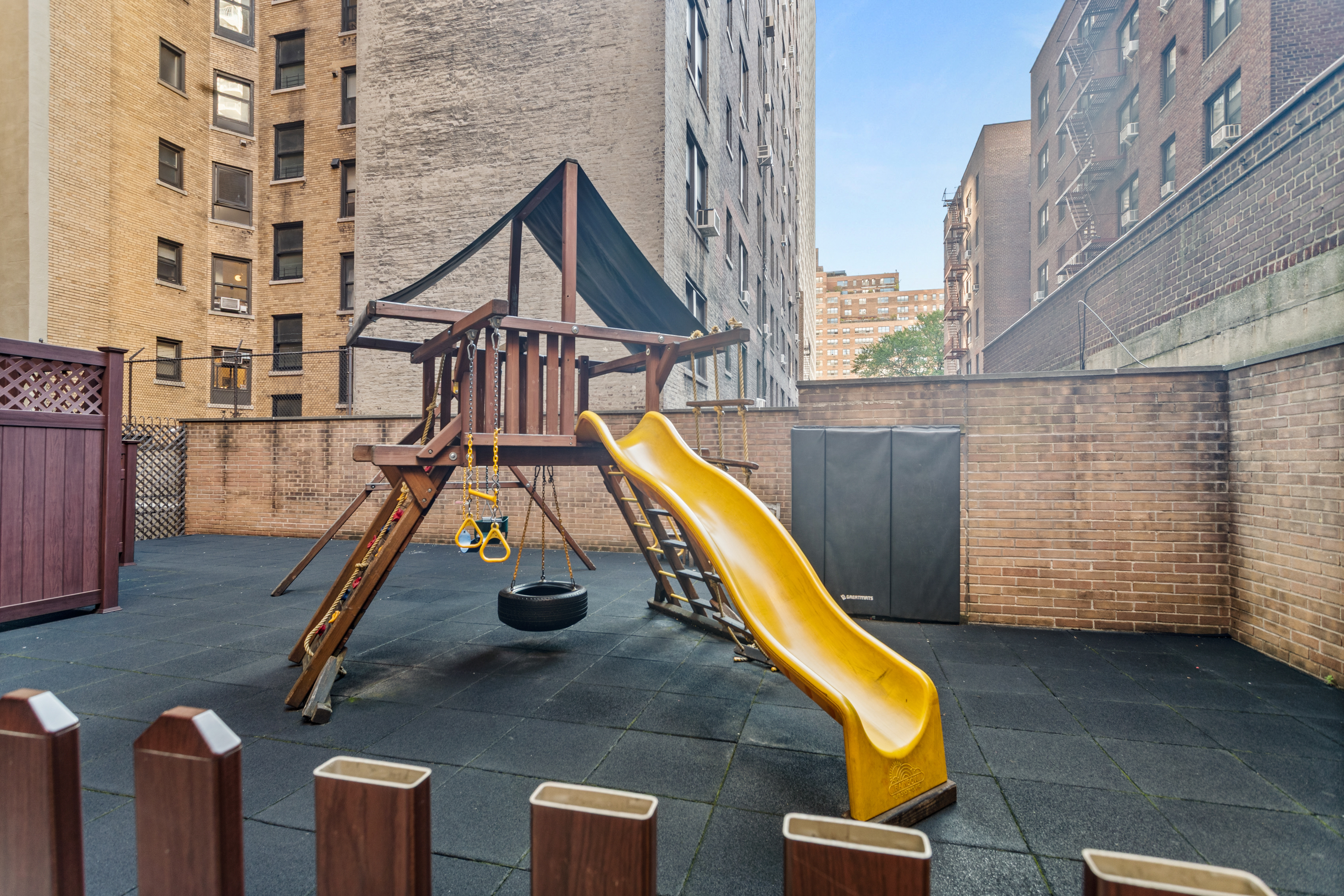333 East 79th Street, Unit 7P Manhattan, NY 10075 - Photo 11 of 13 a view of roof