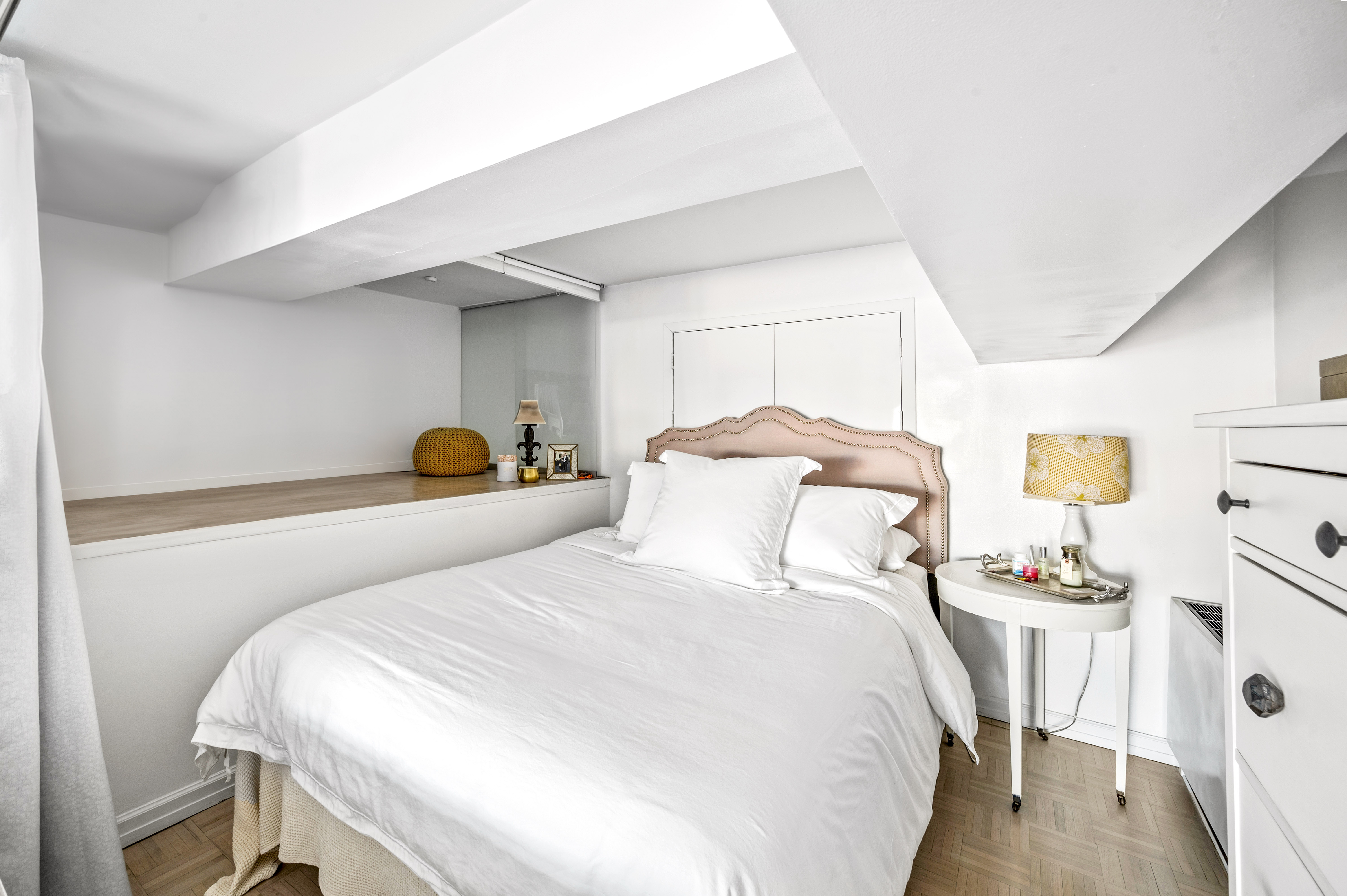 310 East 46th Street, Unit 19F Manhattan, NY 10017 - Photo 5 of 17 a bedroom with a bed and window