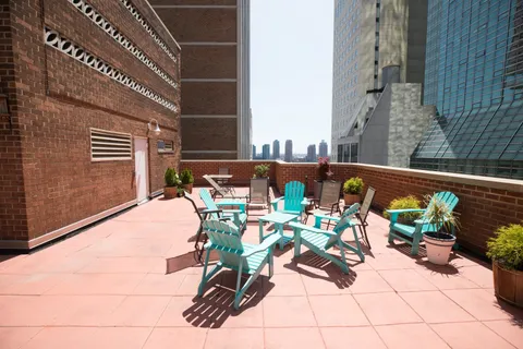 $329,000 | 321 East 45th Street, Unit 9F | Midtown East