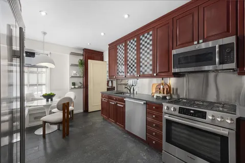 $4,950,000 | 45 East 66th Street, Unit 3W | Lenox Hill