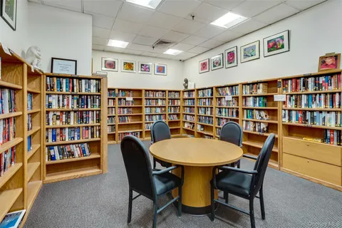 a view of a work space with furniture
