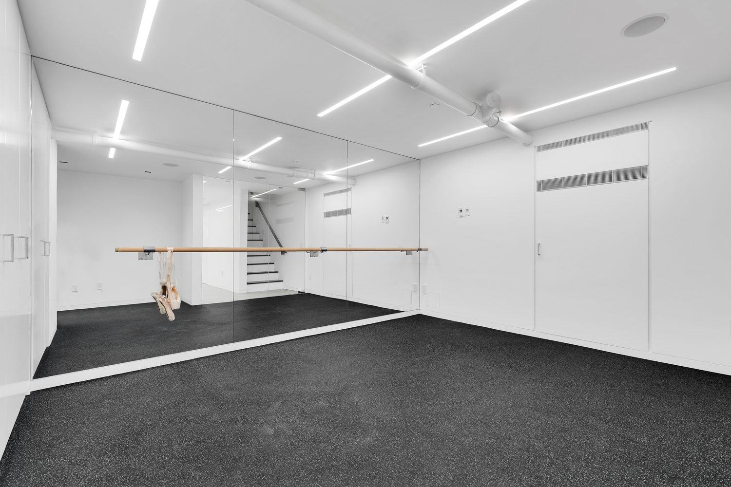 200 Mercer Street, Unit MAIS-G Manhattan, NY 10012 - Photo 14 of 17 an empty room with windows