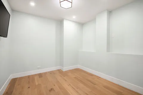 $1,995,000 | 70 East 10th Street, Unit 4V | Greenwich Village