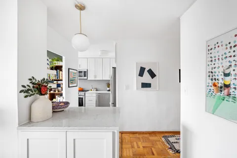 $875,000 | 325 Clinton Avenue, Unit 7A | Clinton Hill