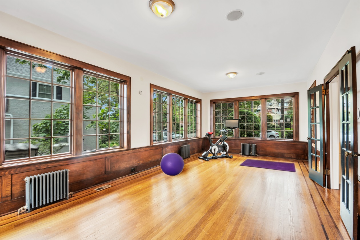 35 Grymes Hill Road Staten Island, NY 10301 - Photo 13 of 31