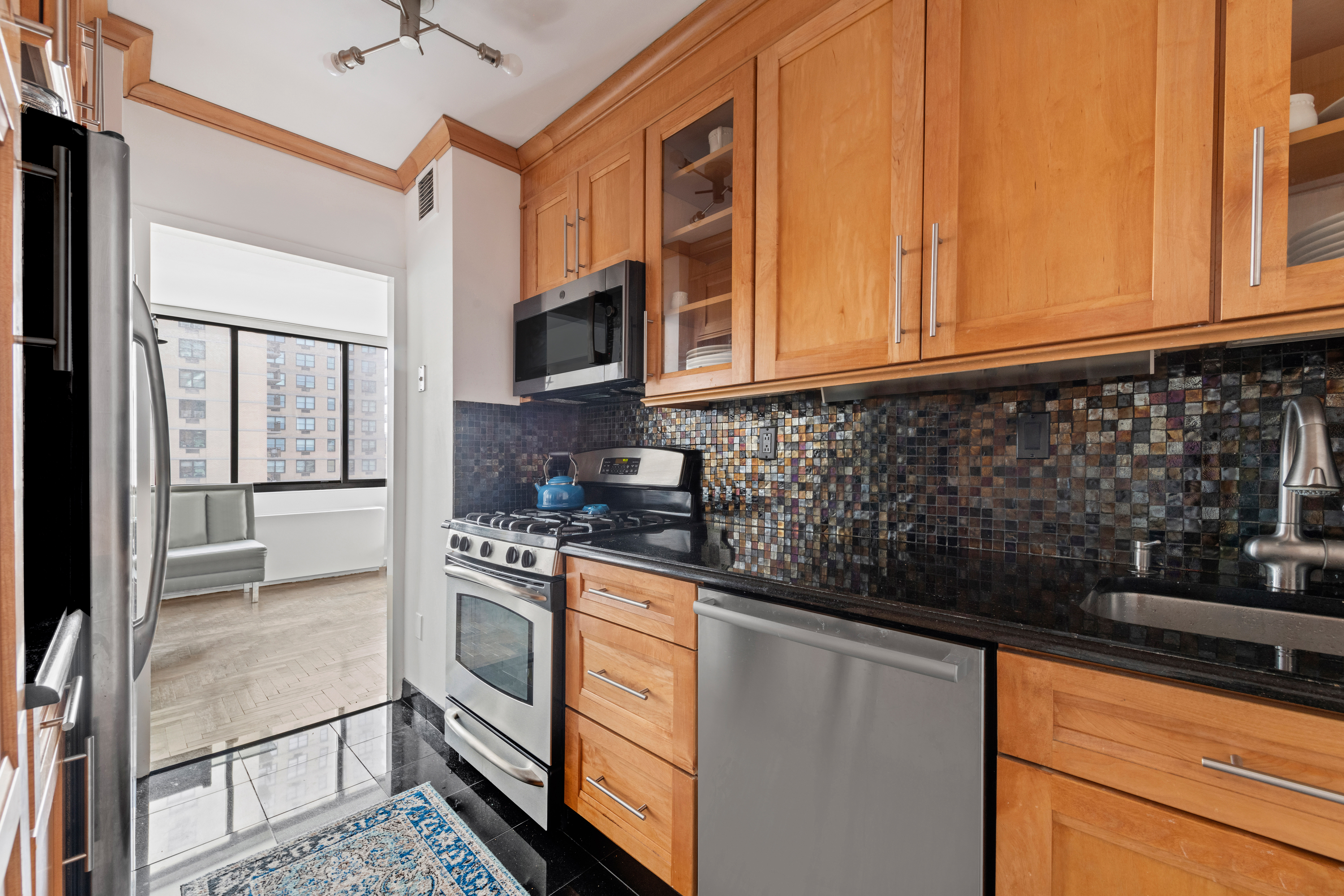 343 East 74th Street, Unit 18A Manhattan, NY 10021 - Photo 5 of 13