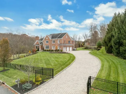 $2,385,000 | 3 Kensington Court, Warren, NJ 07059