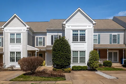 $750,000 | 13112 Hearthside Lane, Fairfax, VA 22033