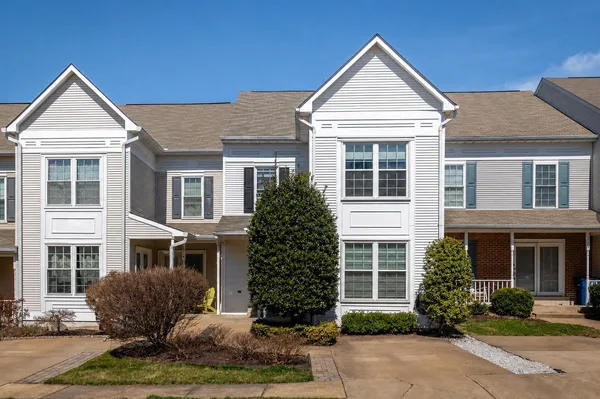 $750,000 | 13112 Hearthside Lane, Fairfax, VA 22033