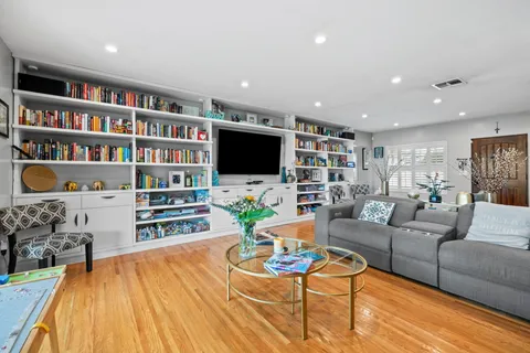 $1,395,000 | 9232 South 8th Avenue, Inglewood, CA 90305