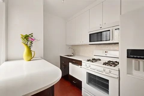 $849,000 | 73 Columbia Heights, Unit C1 | Brooklyn Heights