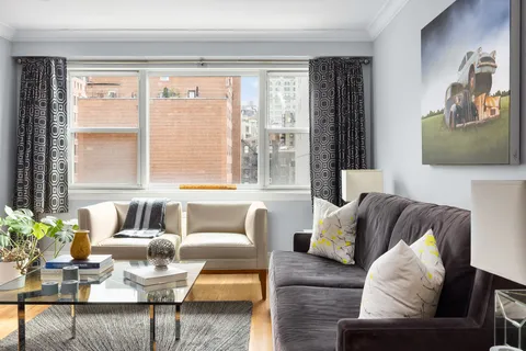 $1,800,000 | 101 West 12th Street, Unit 8N | West Village