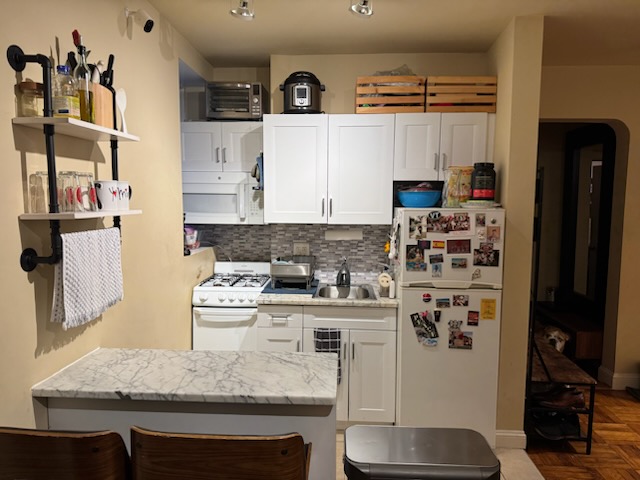 210 West 16th Street, Unit 1G Manhattan, NY 10011 - Photo 2 of 11
