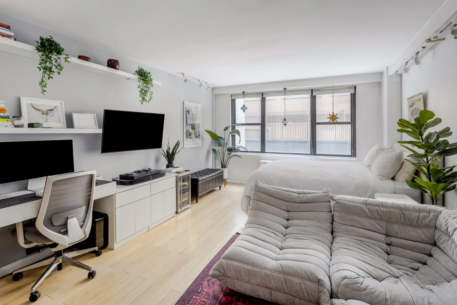 $3,695 | 7 East 14th Street, Unit 303 | Flatiron