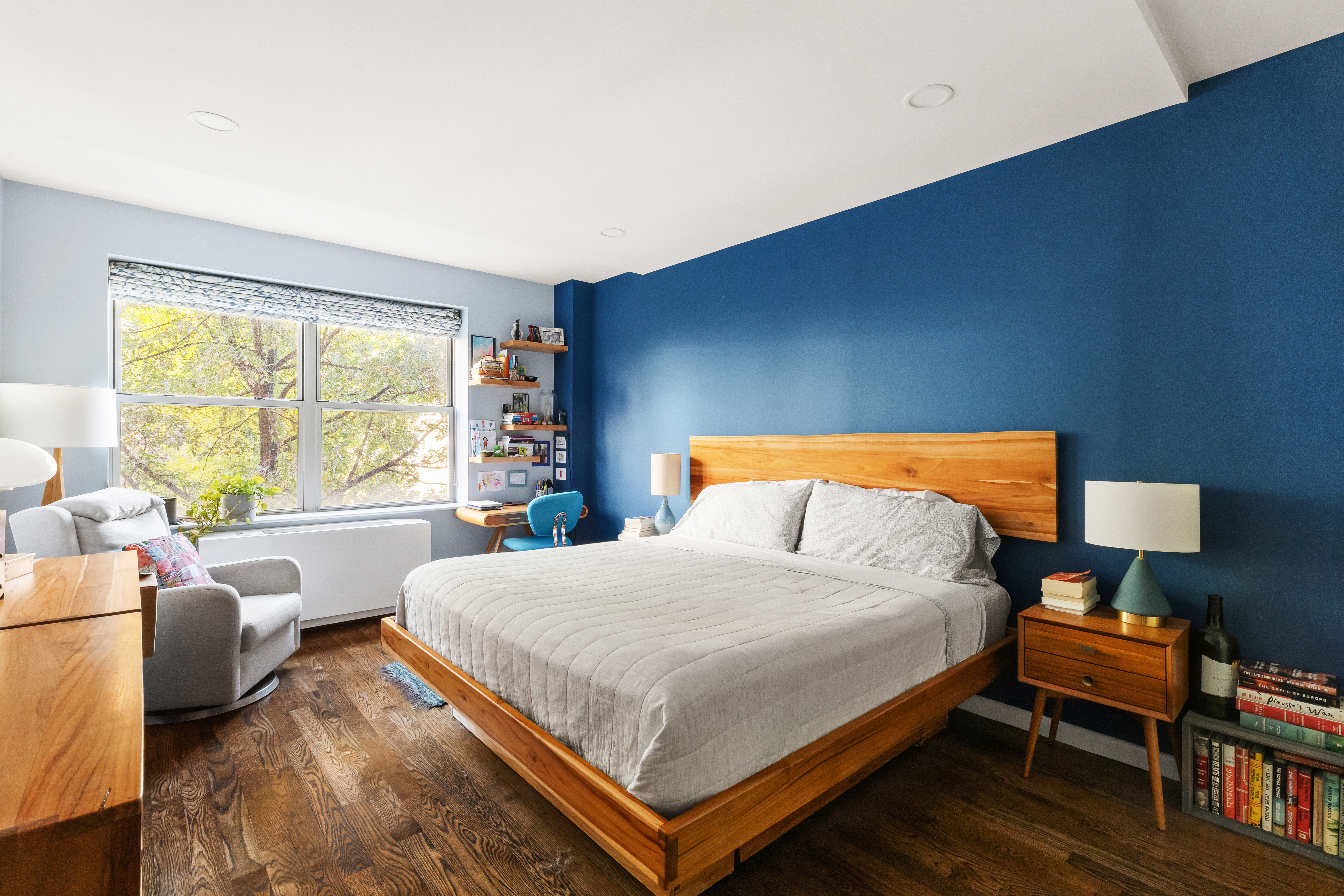 736 West 187th Street, Unit 303 Manhattan, NY 10033 - Photo 7 of 16 a bedroom with a bed and a window