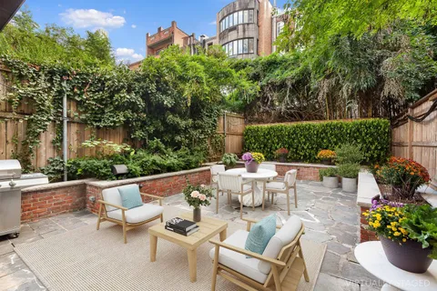 $9,950,000 | 222 East 61st Street | Lenox Hill