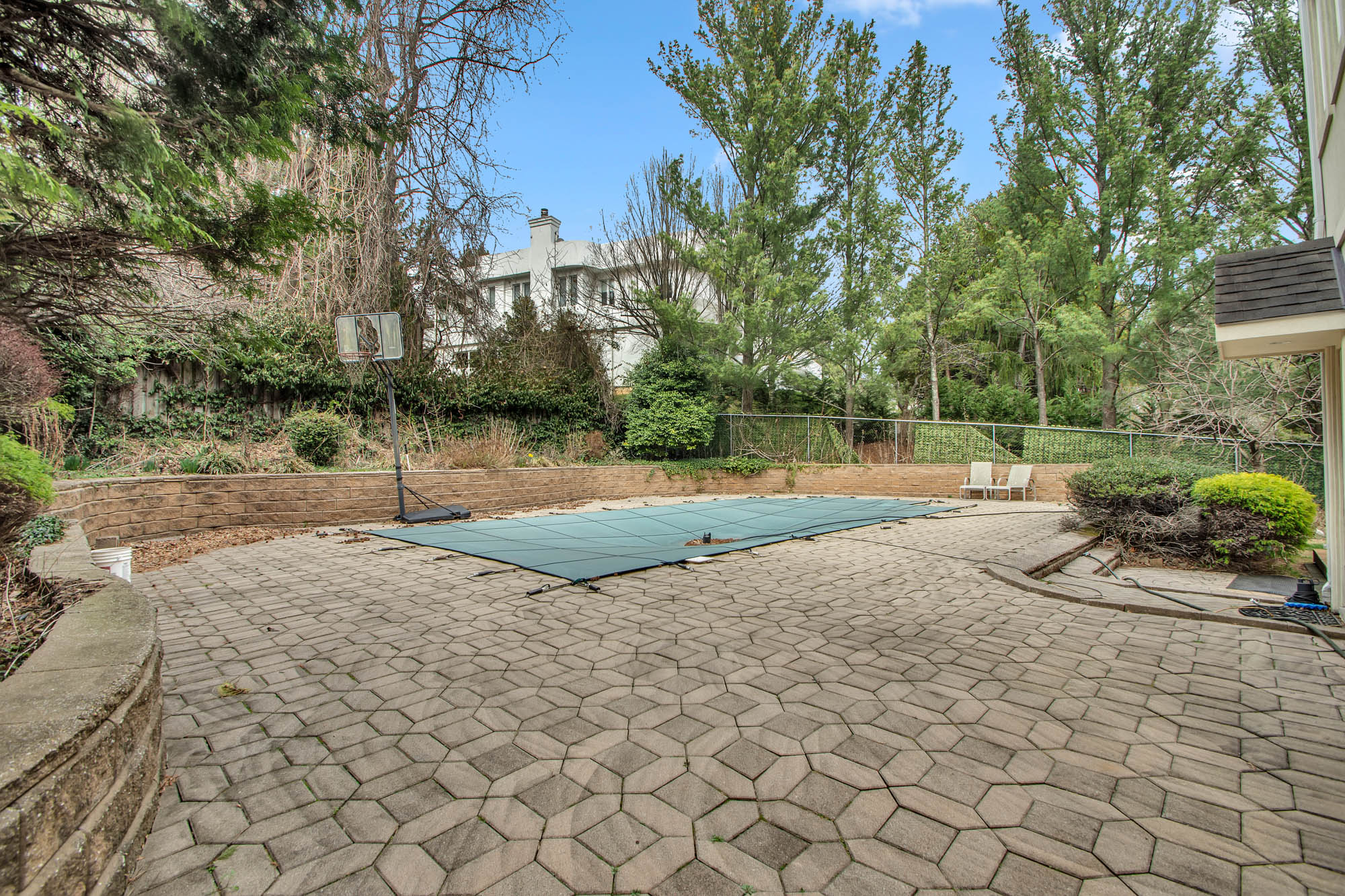 68 Circle Road Staten Island, NY 10304 - Photo 31 of 38 a view of a yard with plants and trees