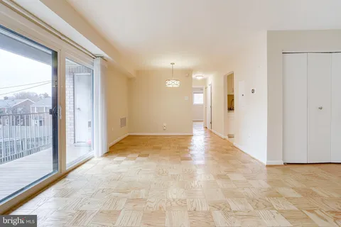 $465,000 | 4360 Cherry Hill Road, Unit 103, Arlington, VA 22207