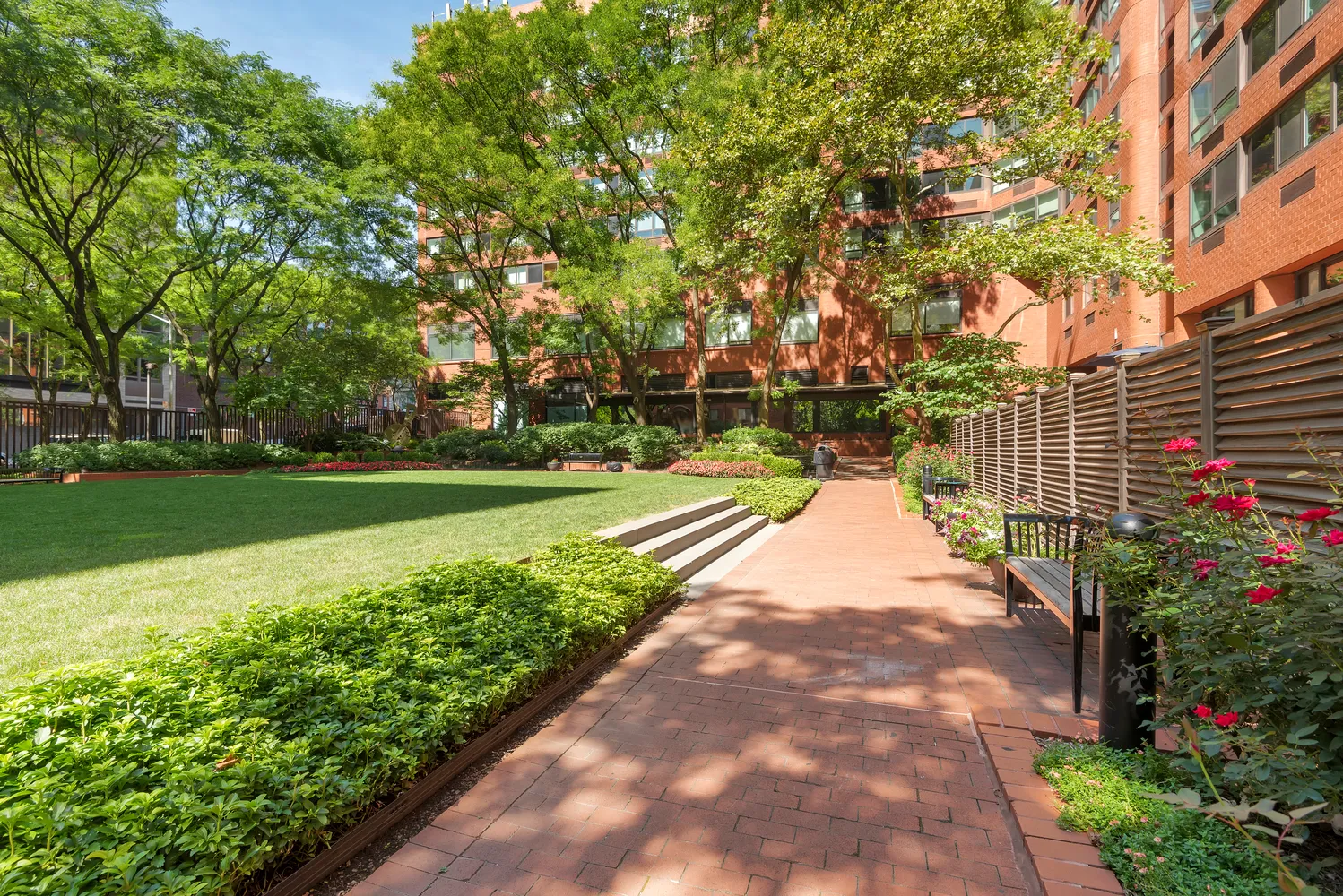 200 East 94th Street, Unit 2911 Manhattan, NY 10128 - Photo 13 of 20 a view of park with large trees