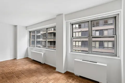 $495,000 | 330 East 49th Street, Unit 7M | Midtown East