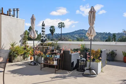 $999,999 | 4394 Farmdale Avenue, Unit 202, Studio City, CA 91604
