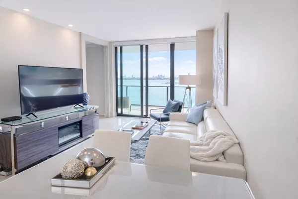 $889,000 | 650 Northeast 32nd Street, Unit 2005, Miami, FL 33137