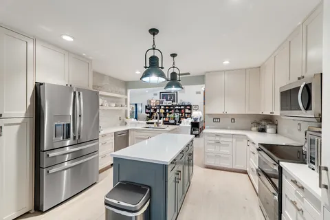 $1,200,000 | 10 Bentwood Road, Palm Beach Gardens, FL 33418