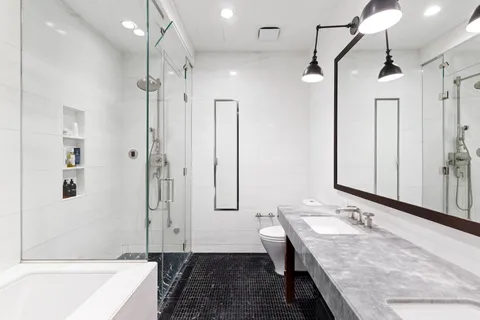 $2,185,000 | 425 West 50th Street, Unit 15G | Hell's Kitchen