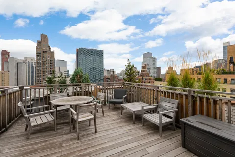 $520,000 | 301 East 69th Street, Unit 3N | Lenox Hill