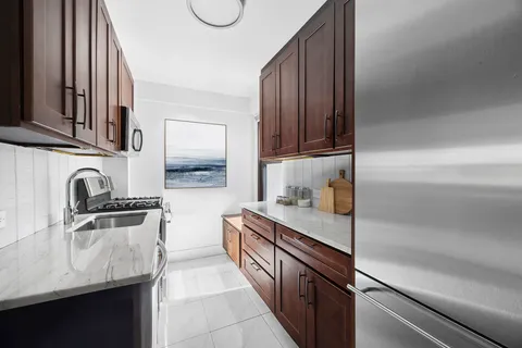 $935,000 | 54 West 16th Street, Unit 6F | Flatiron