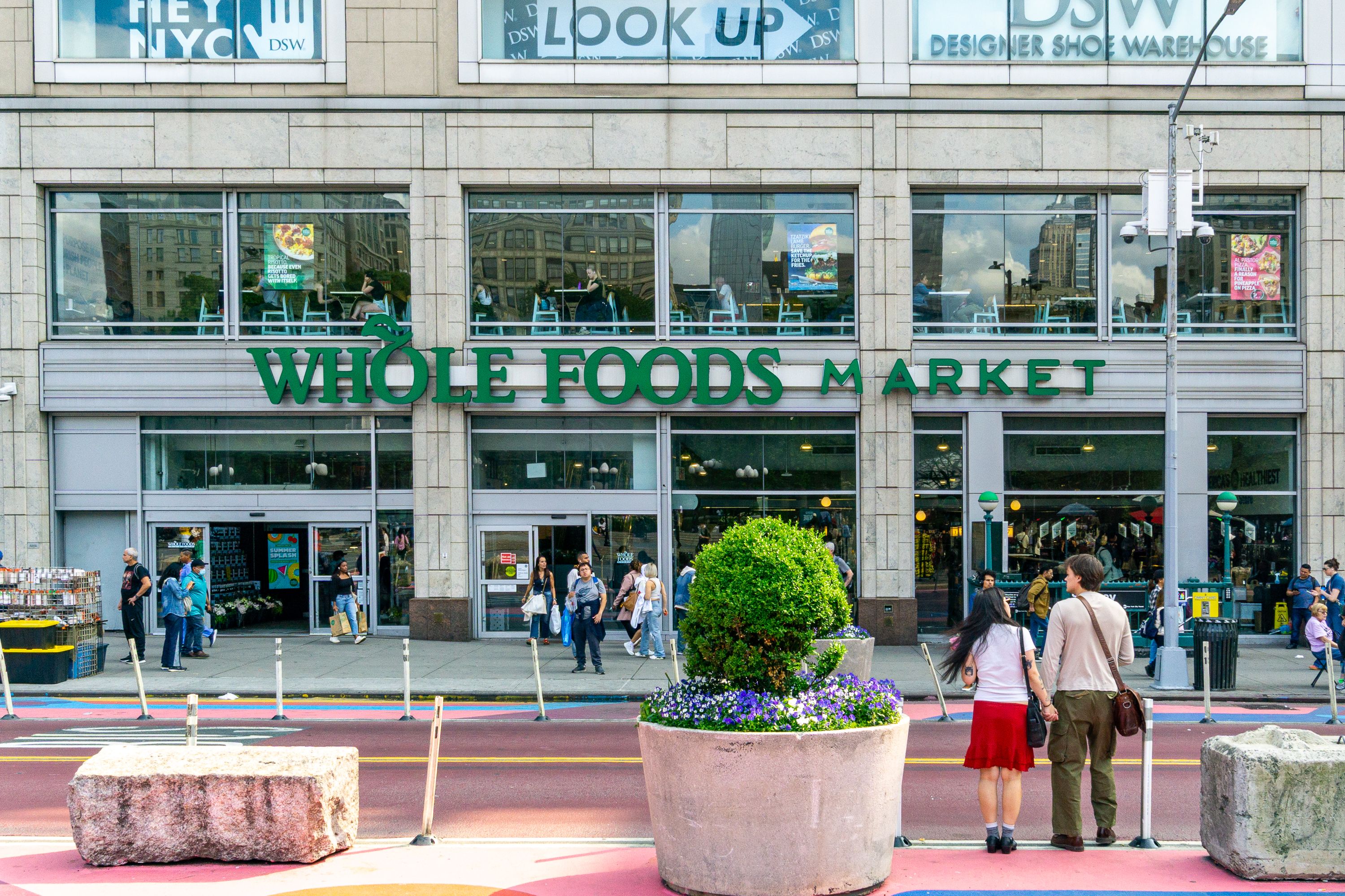 205 2nd Avenue, Unit 2C Manhattan, NY 10003 - Photo 13 of 15 a view of water fountain in front of building