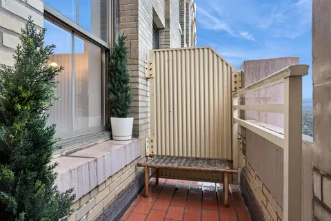 $995,000 | 1 Hanson Place, Unit 24E | Fort Greene