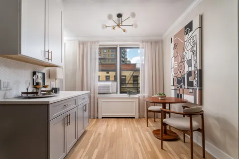 $940,000 | 60 East 9th Street, Unit 640 | Greenwich Village