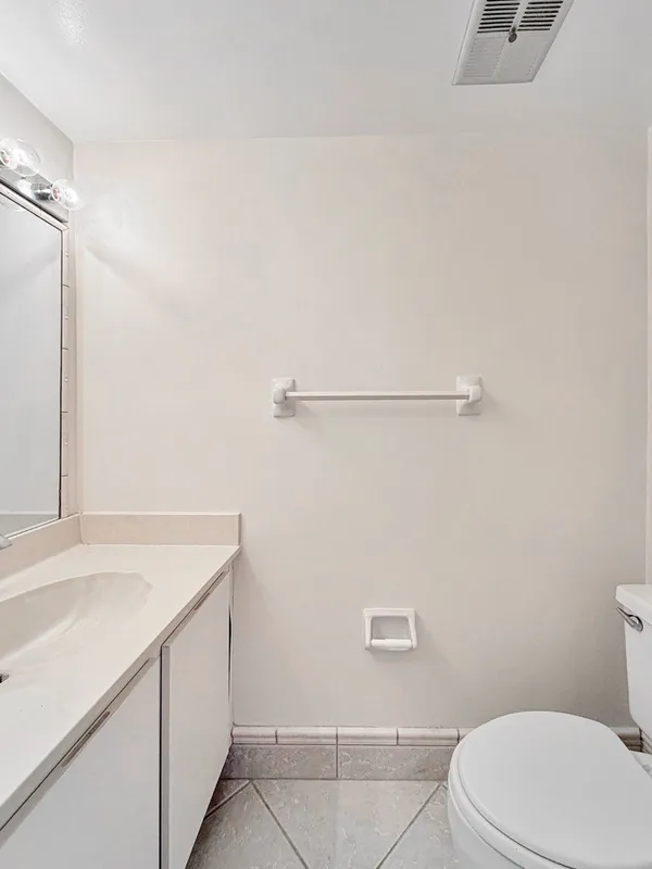 $3,000 | 1775 Washington Avenue, Unit 11D, Miami Beach, FL 33139