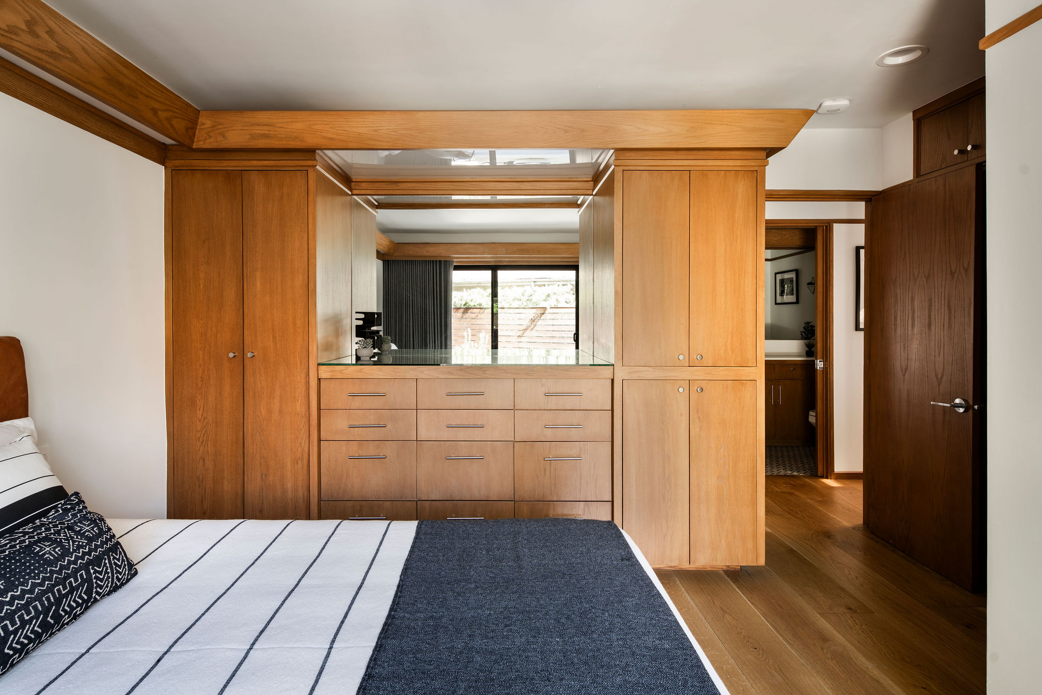 2371 Cove Ave Los Angeles, CA 90039 - Photo 21 of 43