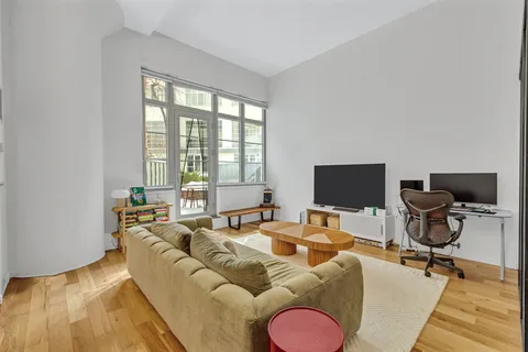 $899,000 | 27-28 Thomson Avenue, Unit 127 | Long Island City