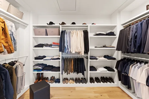 $2,550,000 | 8621 McHenry Street, Vienna, VA 22180