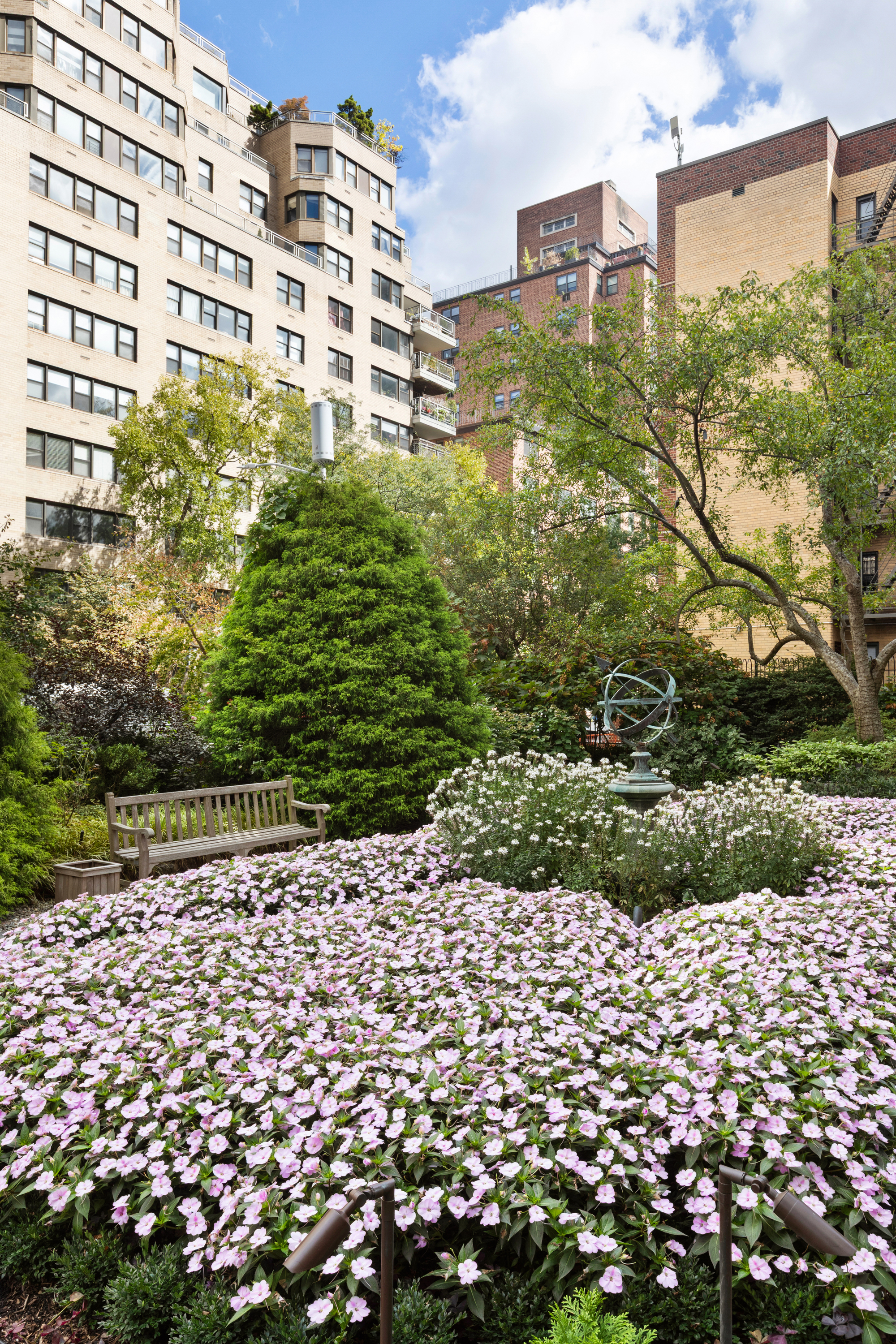 40 East 9th Street, Unit 7L Manhattan, NY 10003 - Photo 15 of 17 a view of a large building